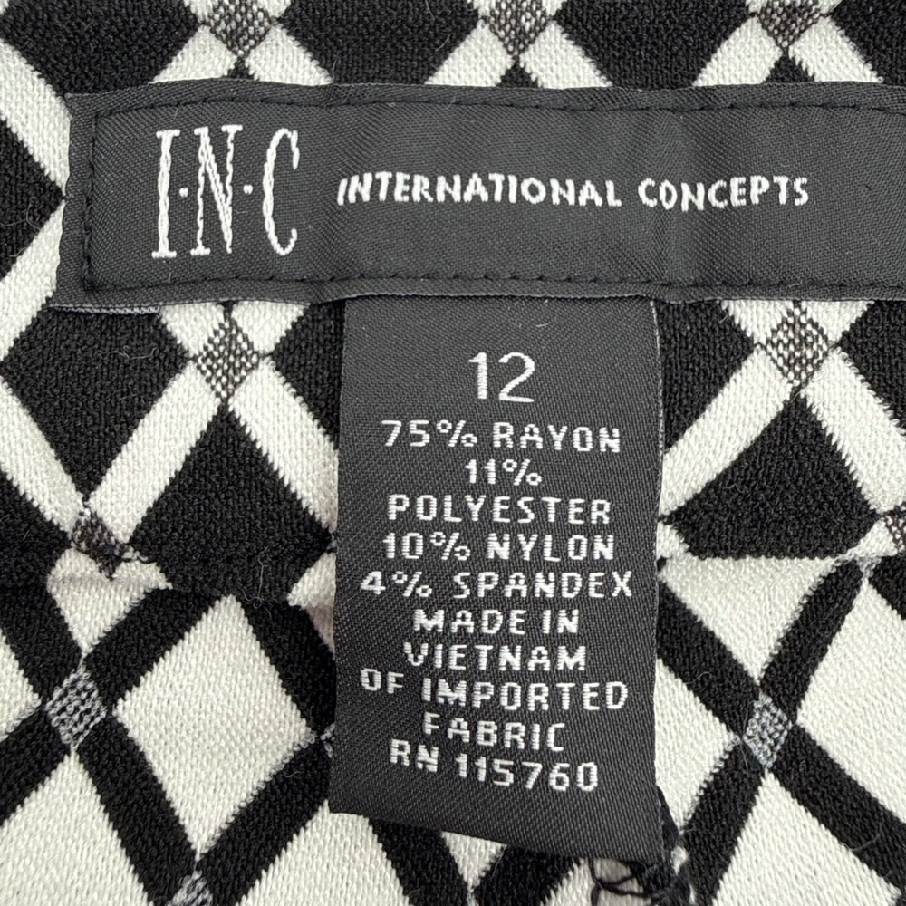 NWT INC International Concepts Women's Black White Diamond Print Shorts Size 12 - Picture 4 of 13